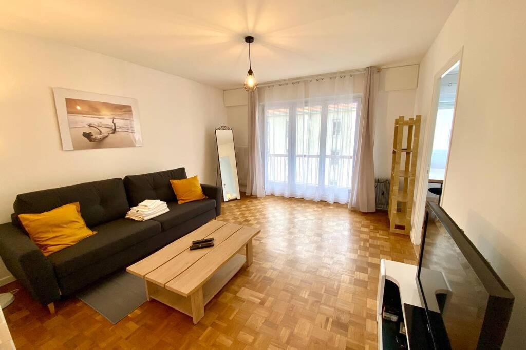 SOBNB DR FAVRE- Grand appartement 50m gare, centre ville Annemasse Extérieur photo